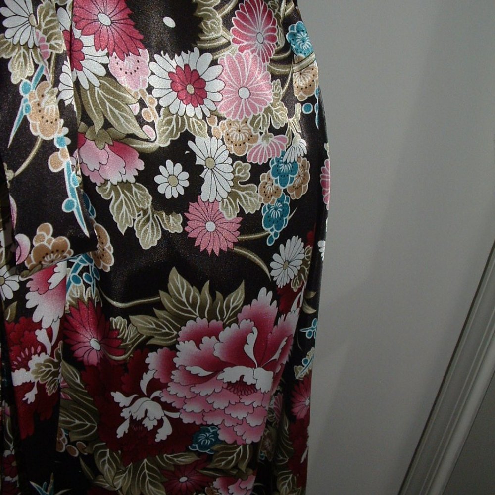 Silky Satin Oriental Pattern Cocktail Dress - Picture 5 of 6